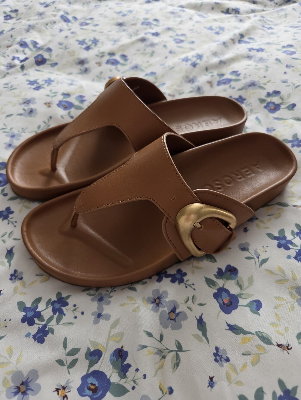 Aerosoles Lloyd Caramel Brown / Tan Faux Leather Thong Sandals Buckle - Size 9M